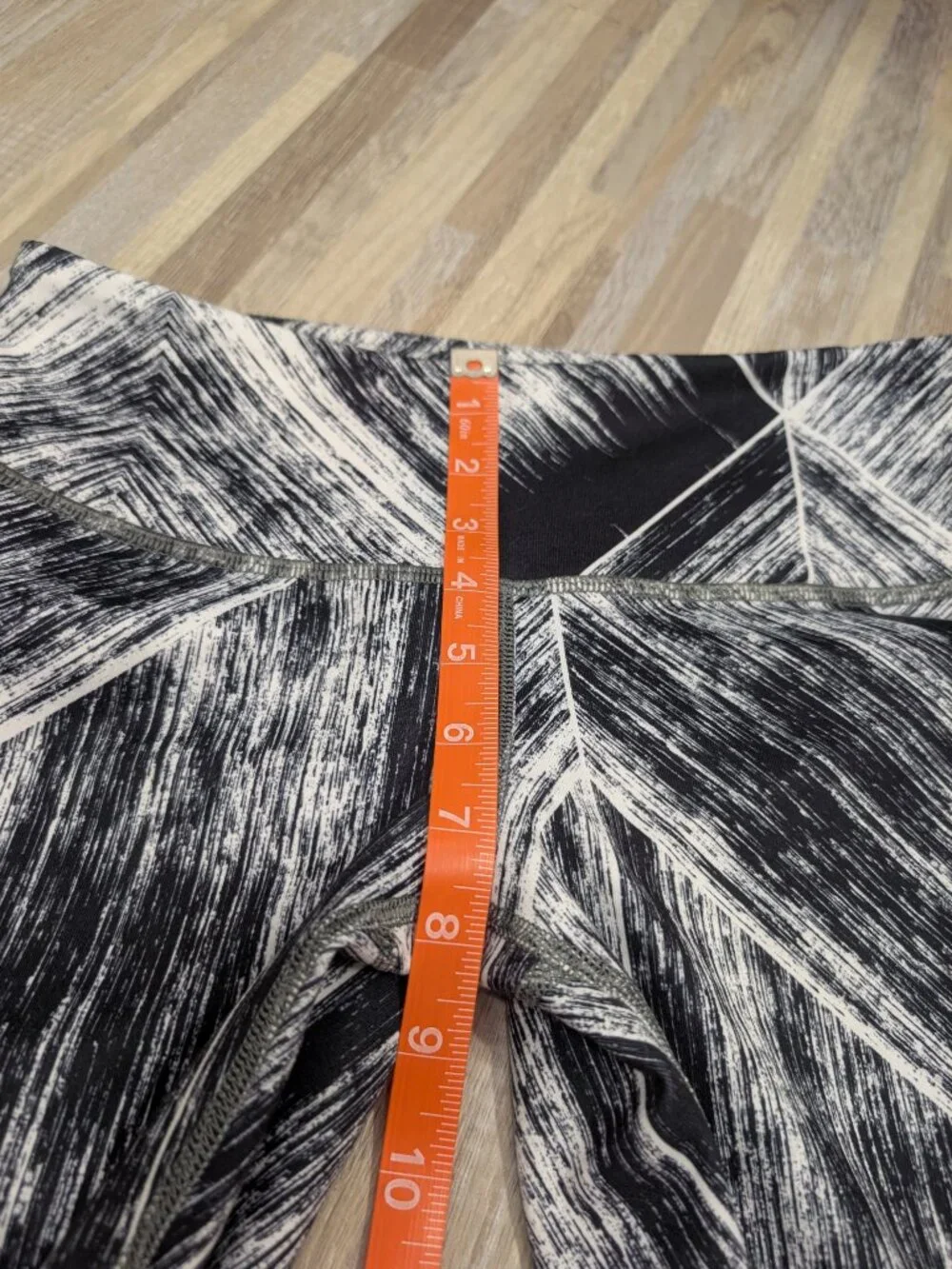 Lululemon Women's Wunder Under Crop II Black & White Athletic Leggings Size 6
